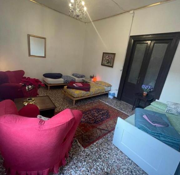 اتاق استاندارد سه نفره, Villa Rosa