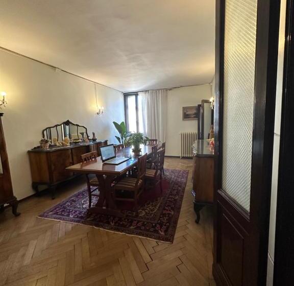 اتاق استاندارد سه نفره, Villa Rosa