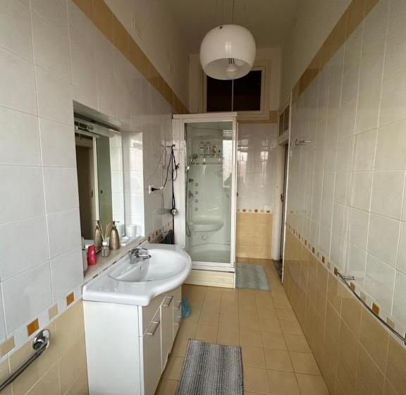 اتاق استاندارد سه نفره, Villa Rosa