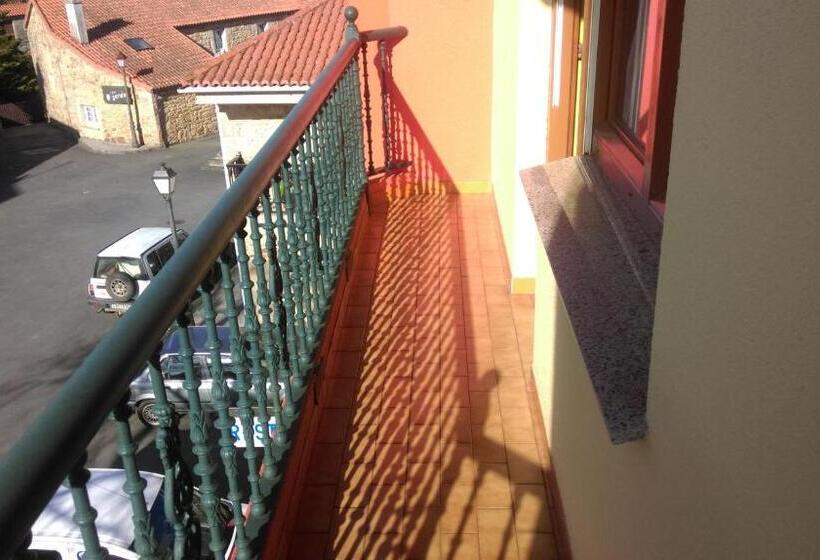 ルームシェアのワンベッド, Pensión Plaza