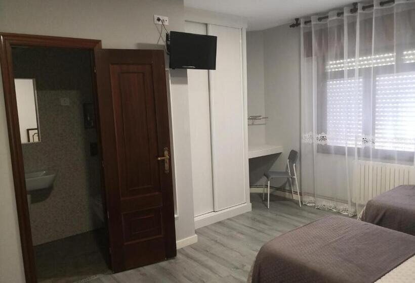 スタンダードトリプルルーム, Pensión Plaza