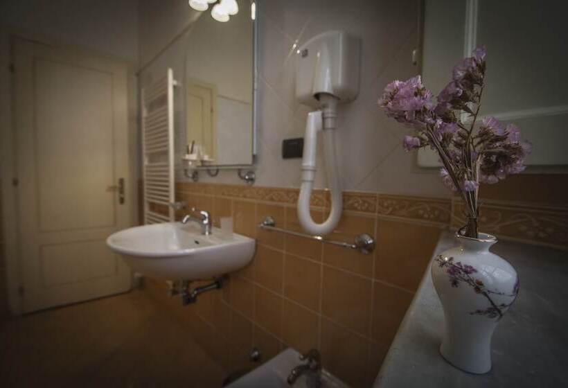 اتاق لوکس, A Palazzo Busdraghi Residenza D'epoca