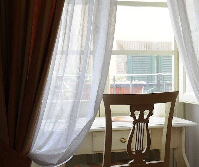 اتاق لوکس, A Palazzo Busdraghi Residenza D'epoca