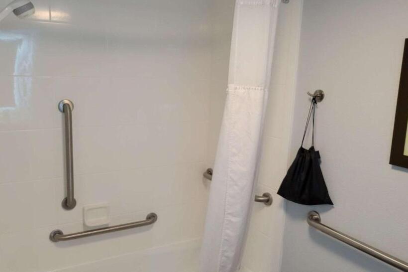 适合残疾人士使用的带超级大床的标准间, Best Western Plus Lexington Inn