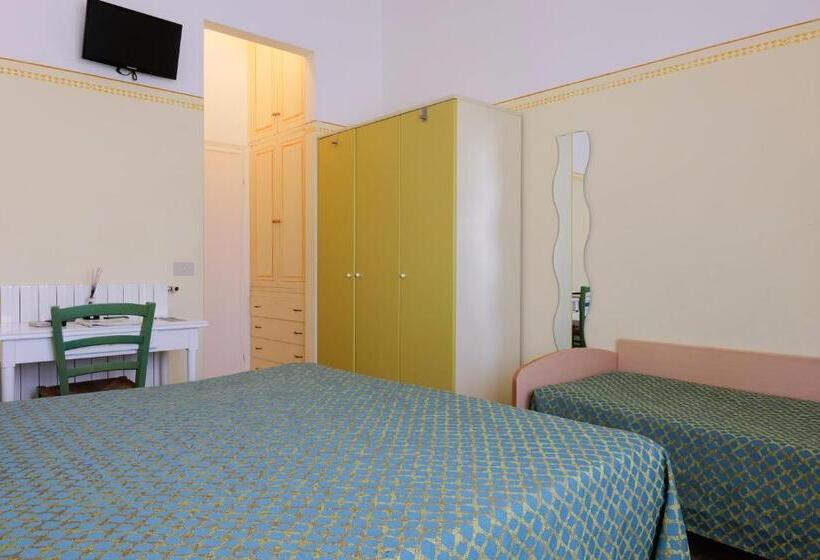 스탠다드 트리플 룸, Club I Pini Residenza D Epoca In Versilia