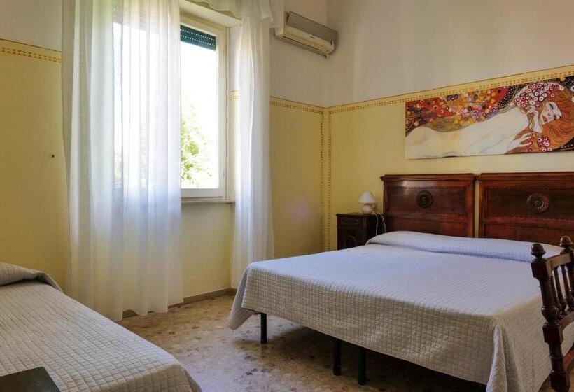اتاق استاندارد سه نفره, Club I Pini   Residenza D Epoca In Versilia