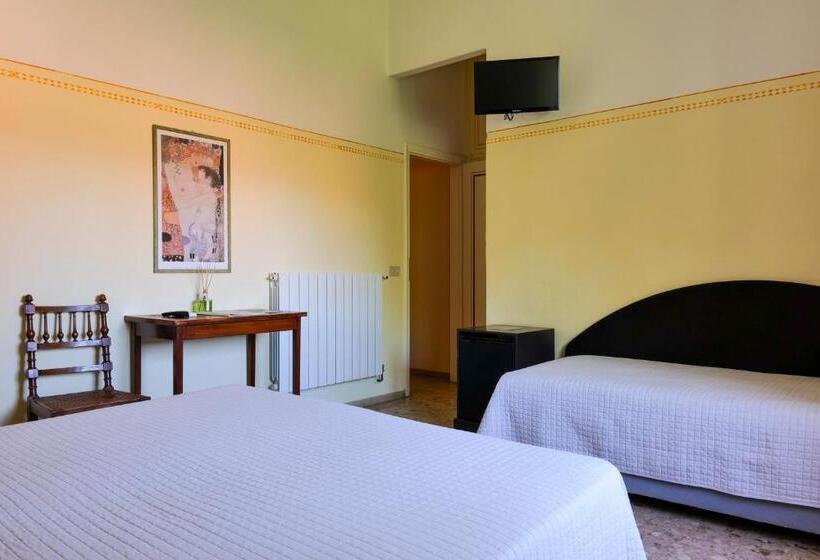 스탠다드 트리플 룸, Club I Pini Residenza D Epoca In Versilia