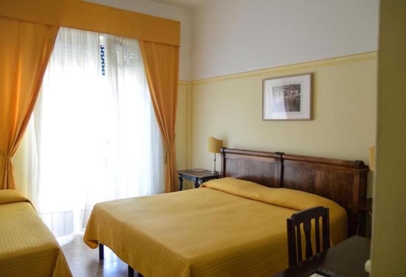 스탠다드 트리플 룸, Club I Pini Residenza D Epoca In Versilia