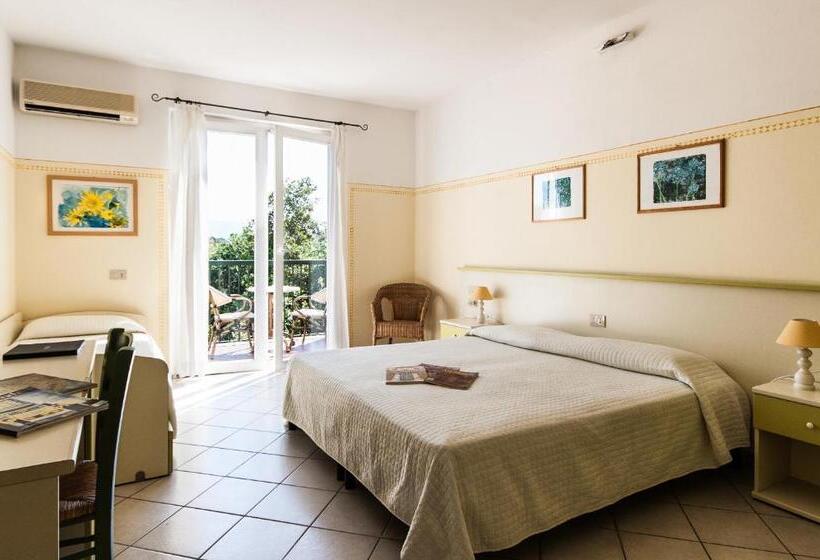 4인용 스탠다드 룸, Club I Pini Residenza D Epoca In Versilia