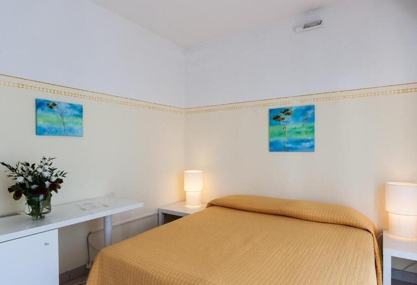 4인용 스탠다드 룸, Club I Pini Residenza D Epoca In Versilia