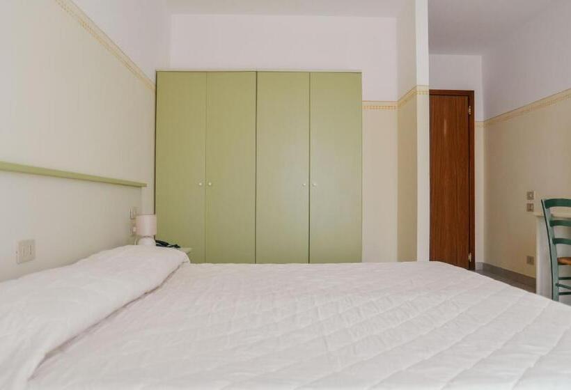 4인용 스탠다드 룸, Club I Pini Residenza D Epoca In Versilia