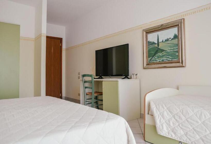 4인용 스탠다드 룸, Club I Pini Residenza D Epoca In Versilia