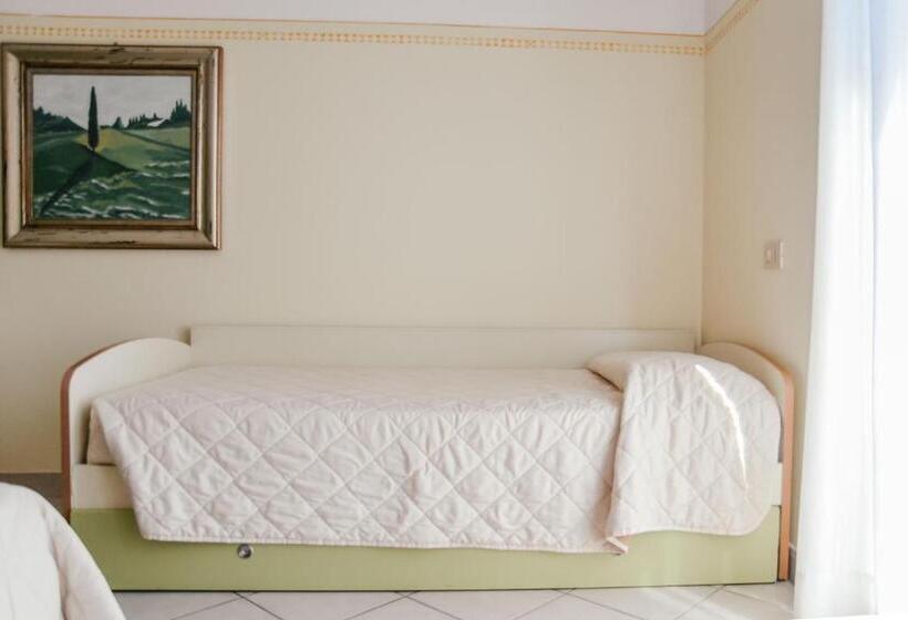 4인용 스탠다드 룸, Club I Pini Residenza D Epoca In Versilia