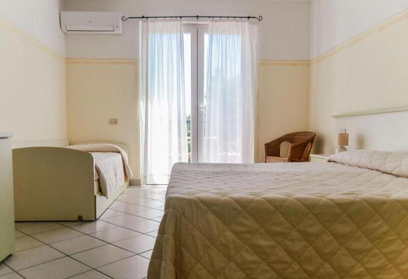 اتاق استاندارد چهار تخته, Club I Pini   Residenza D Epoca In Versilia