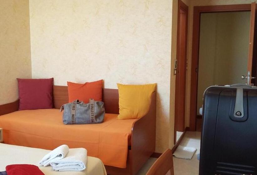 스탠다드 트리플 룸, Condor