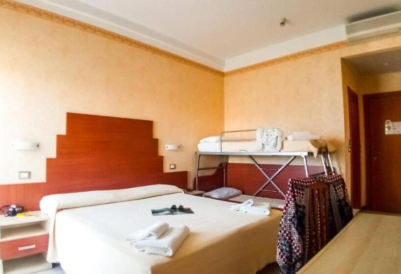 4인용 스탠다드 룸, Condor