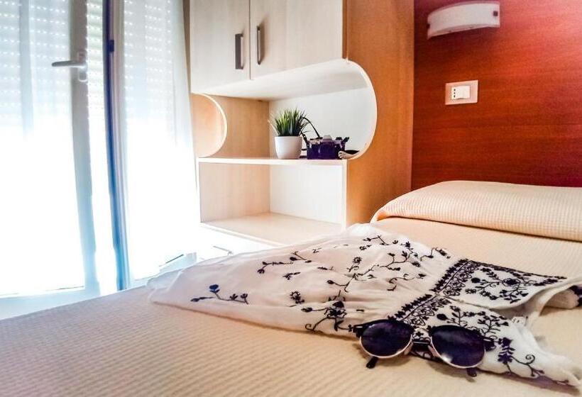 4인용 스탠다드 룸, Condor