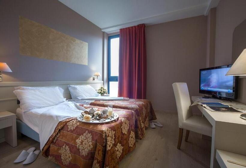 غرفة قياسية ثلاثية, Euro