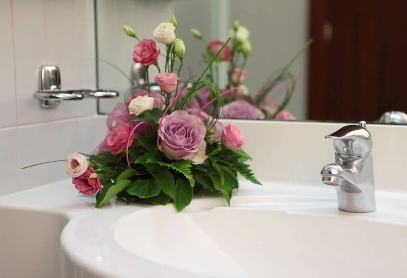 غرفة قياسية ثلاثية, Euro