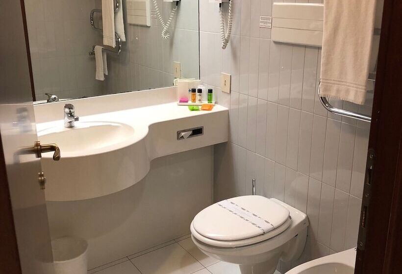 غرفة قياسية ثلاثية, Euro