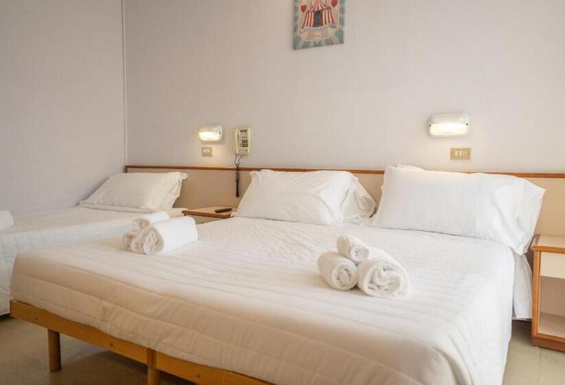 Balkonlu Üç Kişilik Standart Oda, Flamengo