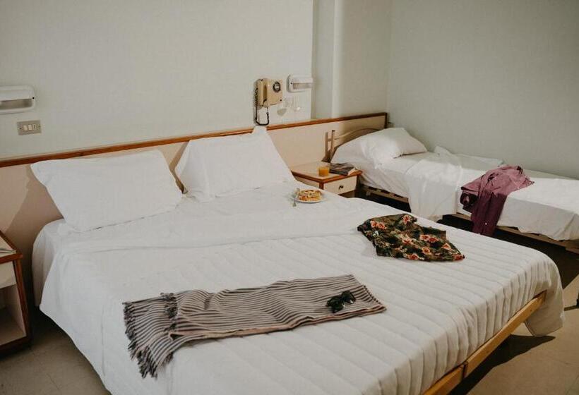 Balkonlu Üç Kişilik Standart Oda, Flamengo