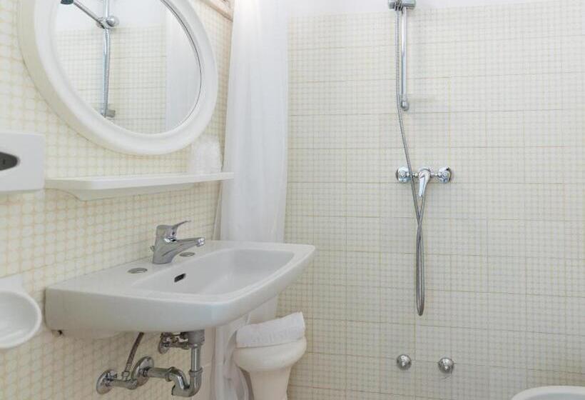 Deniz Manzaralı Dört Kişilik Standart Oda, Flamengo