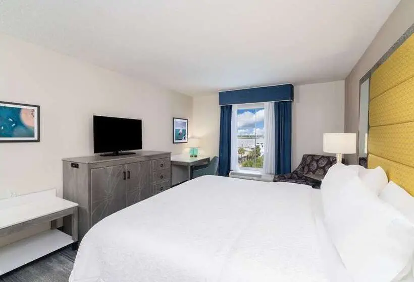 اتاق استاندارد با تخت بزرگ, Hampton Inn And Suites Amelia Island Historic Harbor Front
