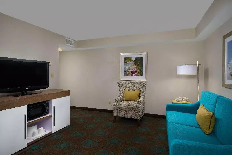 キングサイズベッドのスイートルーム, Hampton Inn Goldsboro Nc