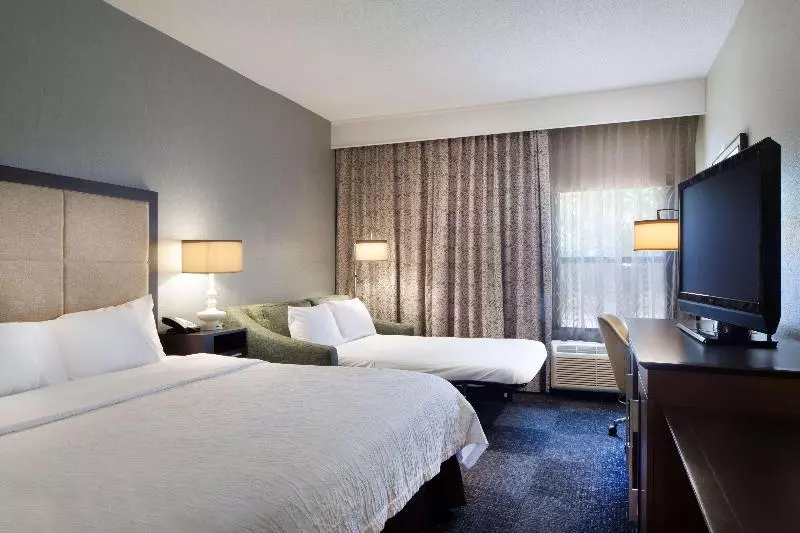 キングサイズベッドのスタンダードルーム, Hampton Inn Lawrenceville