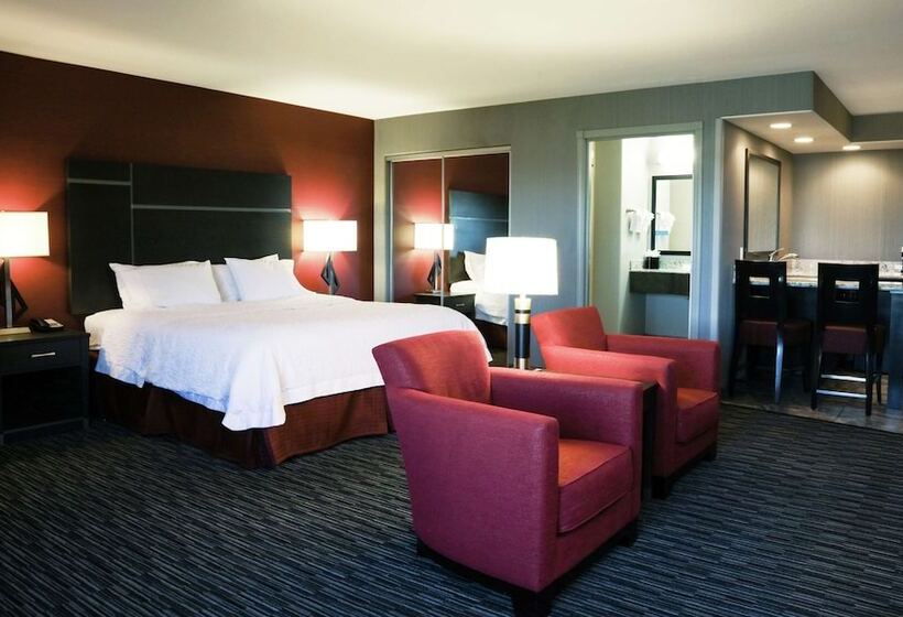 스탠다드 스튜디오, Hampton Inn & Suites Temecula