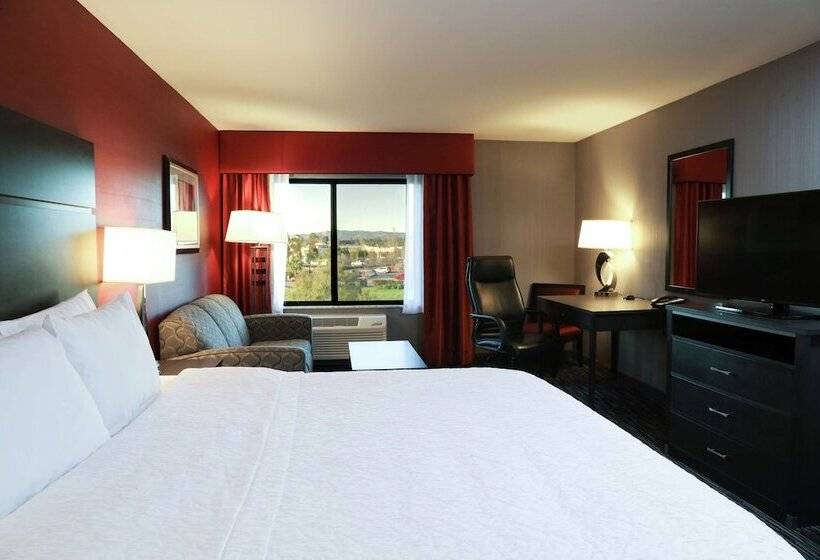 스탠다드 스튜디오, Hampton Inn & Suites Temecula