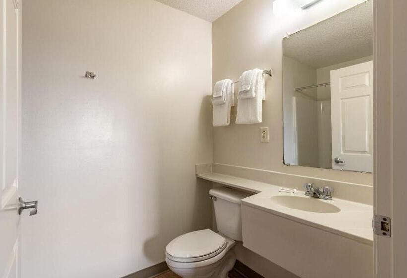 스탠다드 스튜디오 킹침대, Hometowne Studios & Suites By Red Roof Charlotte Concord