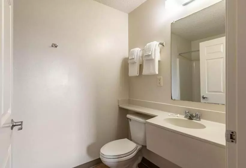 Standard-studio King-vuode, Hometowne Studios & Suites By Red Roof Charlotte Concord