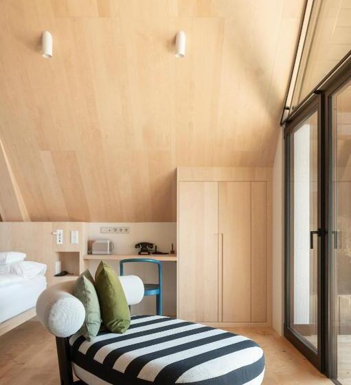 جناح دور أخير, Miramonti Boutique