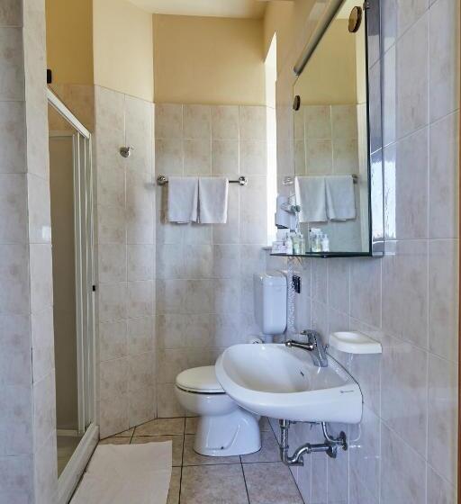 غرفة قياسية فردية, Montebello