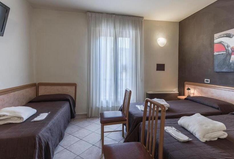 غرفة قياسية ثلاثية, Montebello