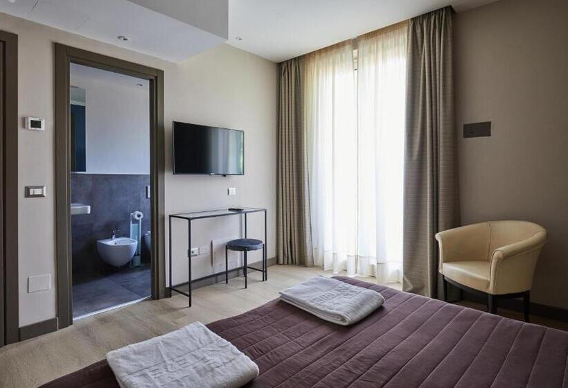 חדר דלוקס, Montebello