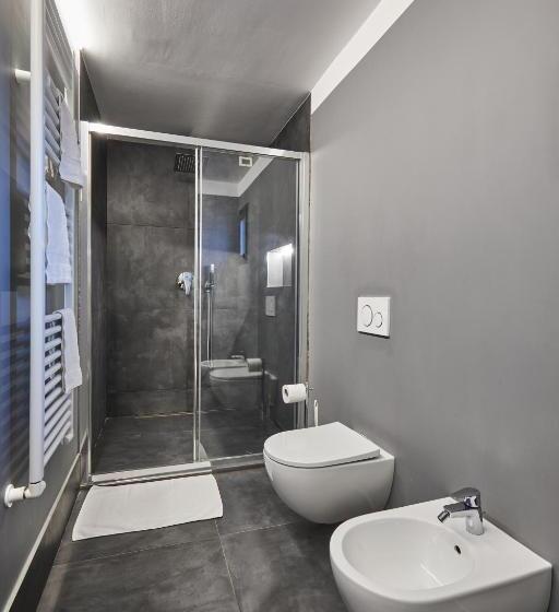 غرفة ديلوكس ثلاثية, Montebello