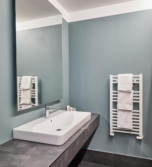 חדר דלוקס לשלושה, Montebello