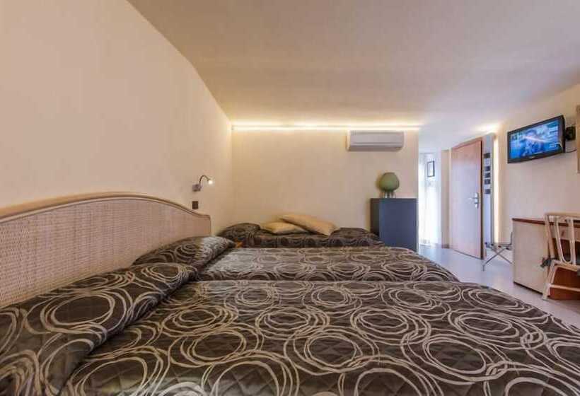 Номер Стандарт Трехместный, Montebello