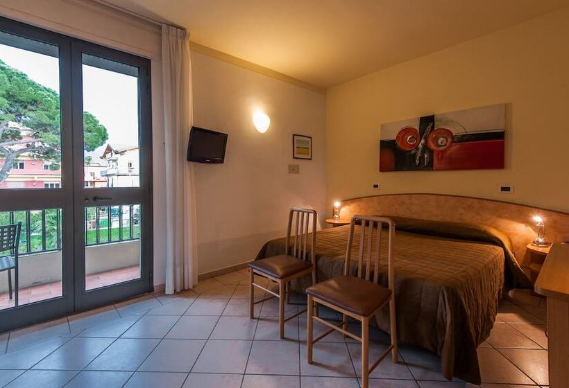 חדר סטנדרט לשלושה, Montebello