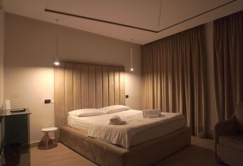 חדר קומפורט, Puteoli Palace