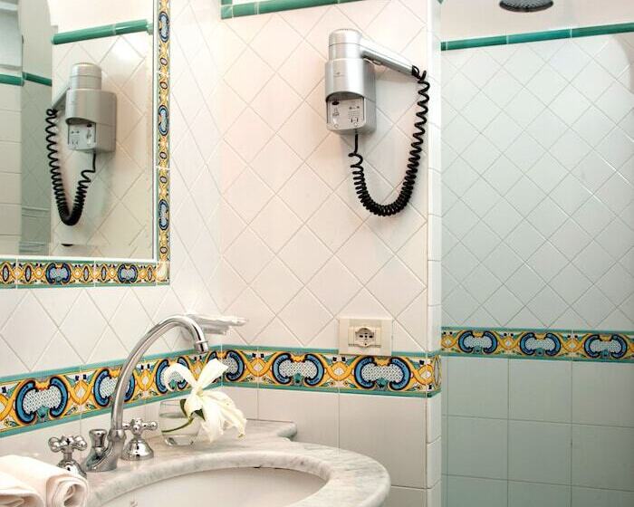 Triple Room Sea View, Reginella
