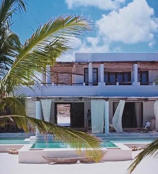 سوییت سوپریور با چشم‌انداز دریا, Simba Wa Kale Suites & Beach