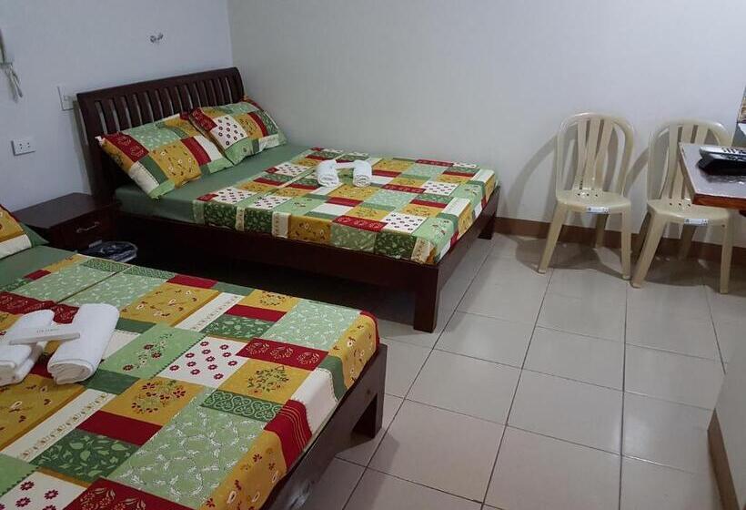 חדר משפחתי, Georgina