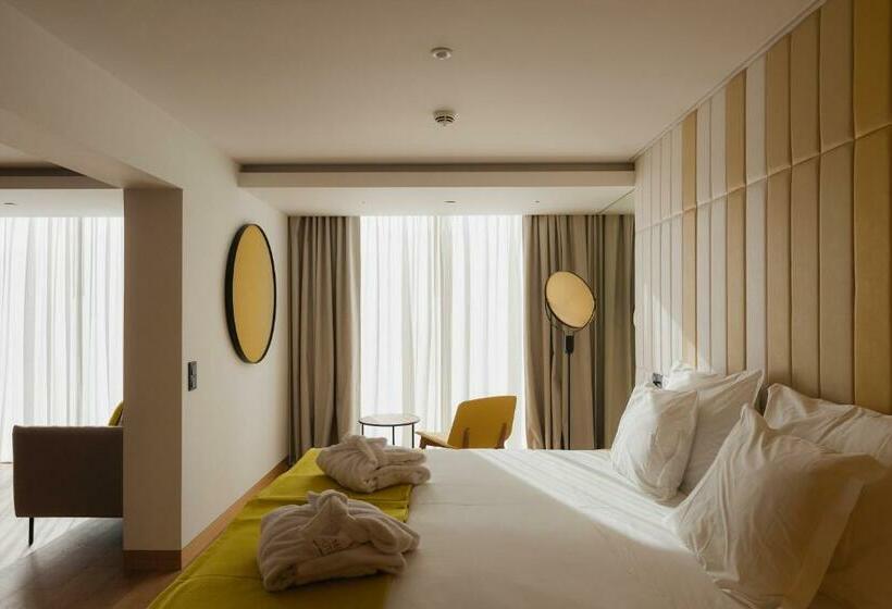 سوییت اجرایی, Lumen Hotel & The Lisbon Light Show