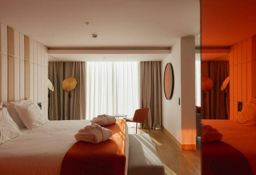 سوییت اجرایی, Lumen Hotel & The Lisbon Light Show