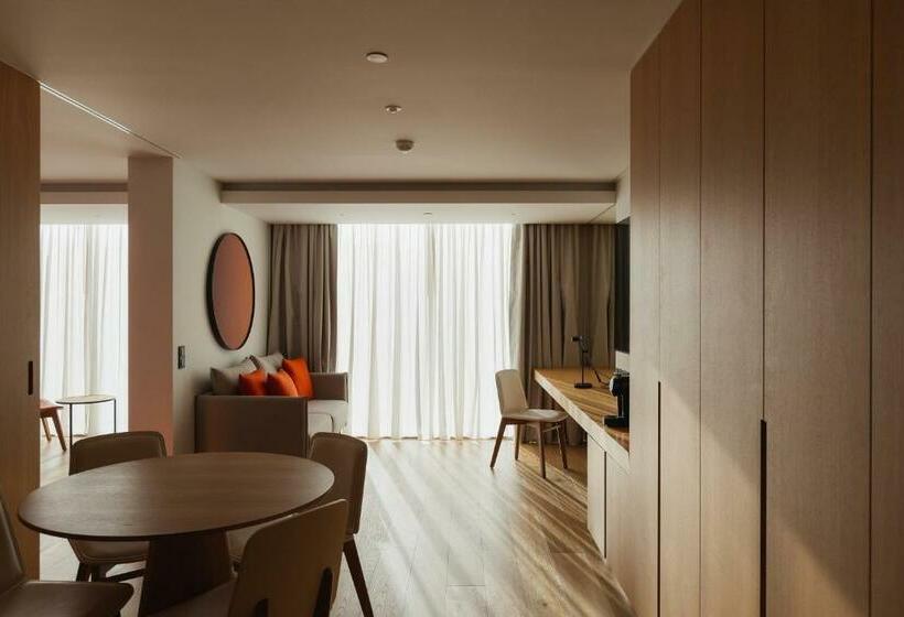 سوییت اجرایی, Lumen Hotel & The Lisbon Light Show