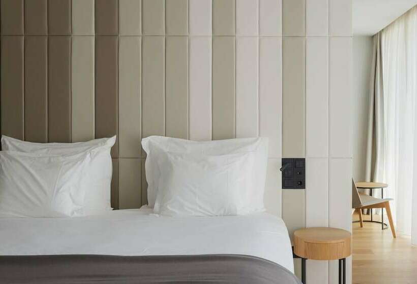 سوییت اجرایی, Lumen Hotel & The Lisbon Light Show